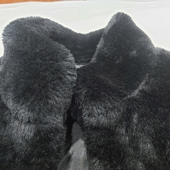 Y2K Faux Fur Vest - Picture 2 of 4